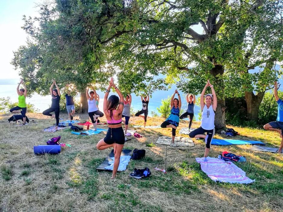 Yoga e Passeggiata panoramica sulla Rocca di Garda desktop picture