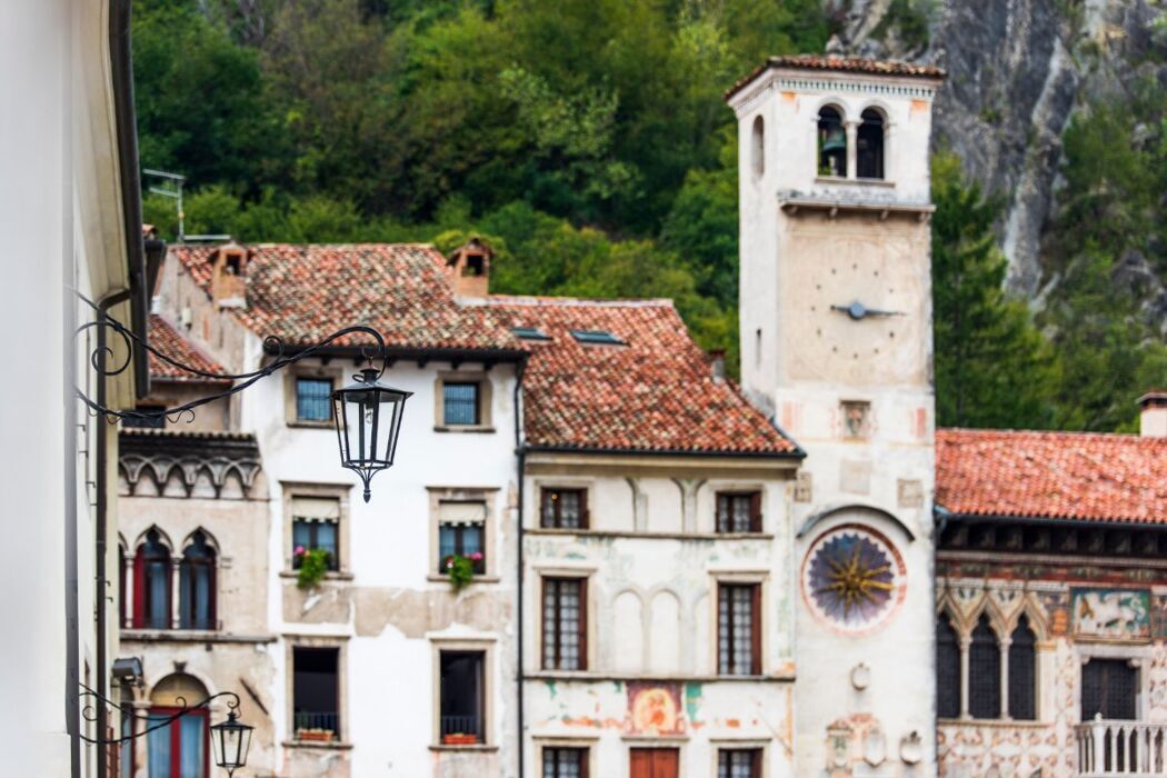 Serravalle: Straordinario Quartiere, Gioiello di Arte e Storia desktop picture
