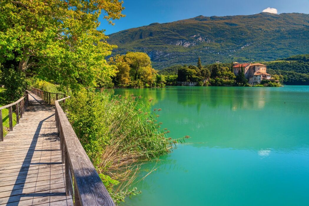 Il Lago di Toblino e il suo Castello desktop picture