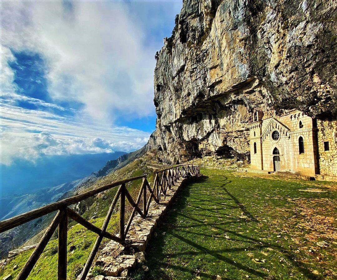 Trekking Panoramico all’Eremo di San Michele desktop picture