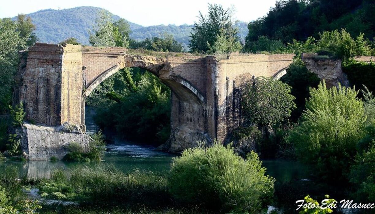 Prati di Dietro: Passeggiata nei Luoghi Segreti dei Ghiri desktop picture