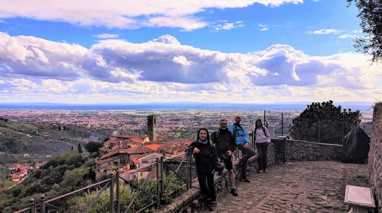 Trekking del Ghibellino: Percorso tra Storia e Panorami Toscani desktop picture