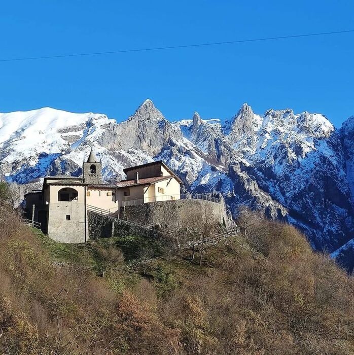 Passeggiata sensoriale al Santuario di Mandello sul Lago di Como desktop picture