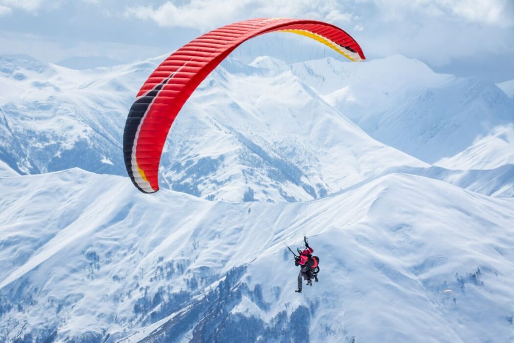 Volare in parapendio tra le aquile della Val di Sole desktop picture