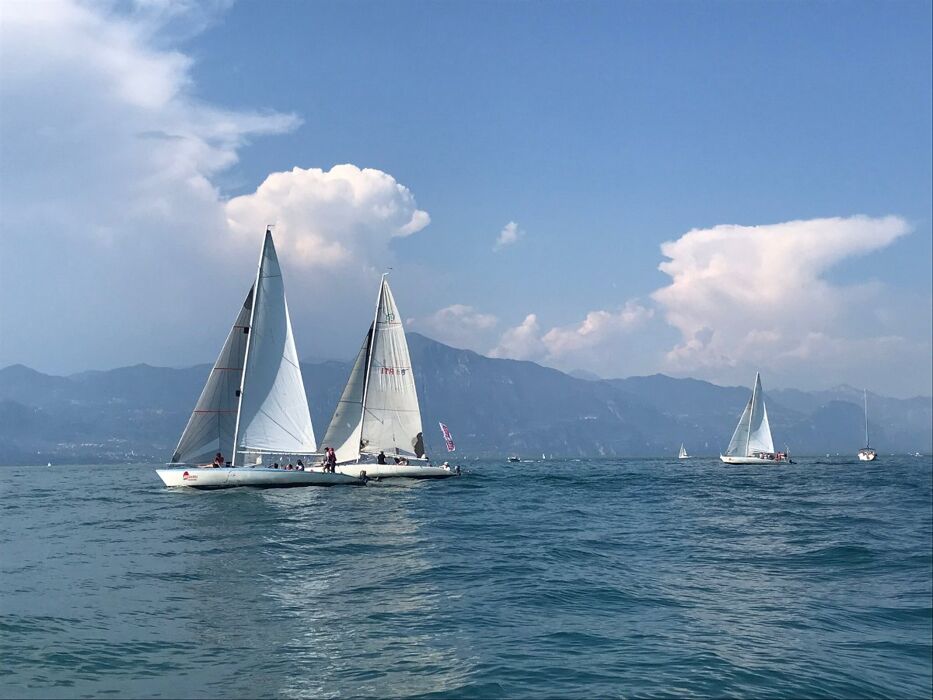 Weekend sul Lago di Garda: Barca a Vela e Trekking desktop picture