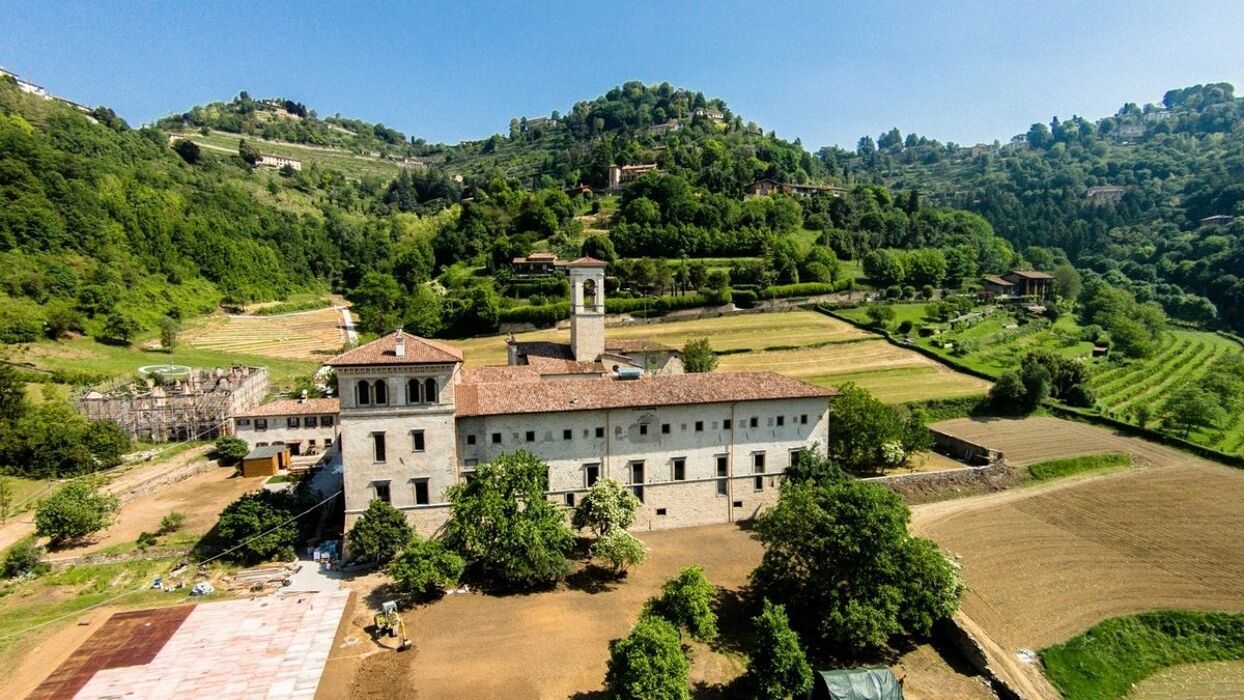 Escursione al Monastero di Astino attraverso il bosco dell'Allegrezza desktop picture
