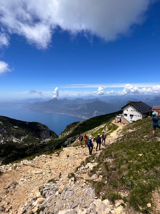 Trekking al rifugio Telegrafo attraverso il sentiero della Pastora desktop picture