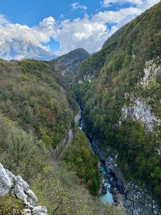 Sentiero del Dint: trekking tra boschi carsici e il Lago di Barcis desktop picture