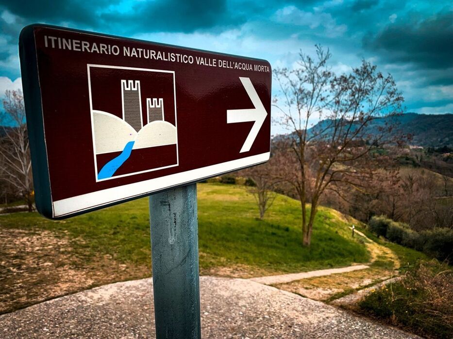 Escursione alla Valle dell'Acqua Morta a Monfumo con degustazione desktop picture