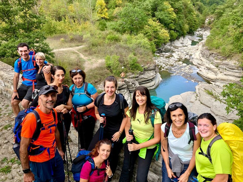 Trekking nella valle del Dolo tra cascate e ponti romanici desktop picture