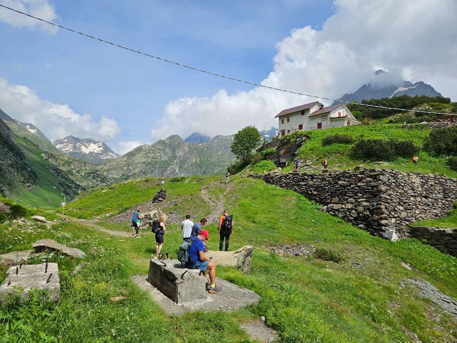 Trekking in Valbondione fino al Rifugio Antonio Curò desktop picture