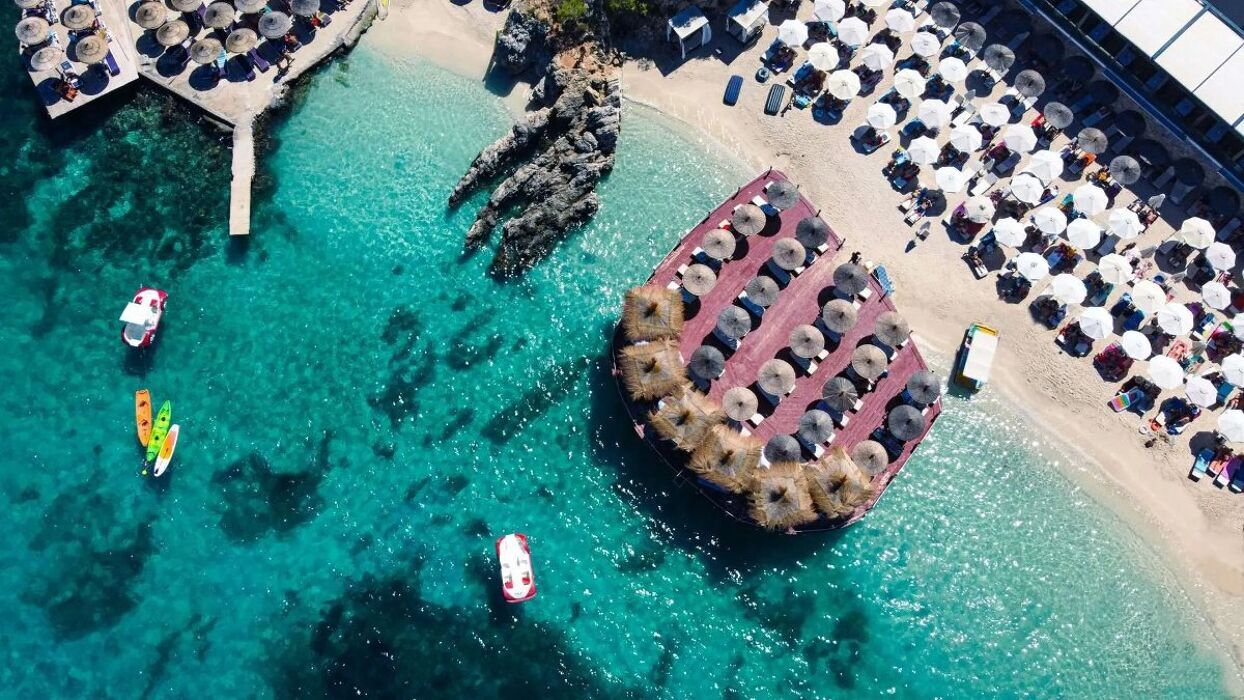 Alla scoperta dell'Albania tra Spiagge da Sogno: Tirana, Argirocastro e Saranda desktop picture