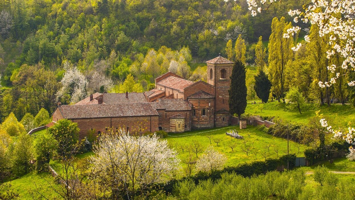 Cammini del Romanico: Prima Tappa tra sacro e natura a Castelnuovo Don Bosco desktop picture