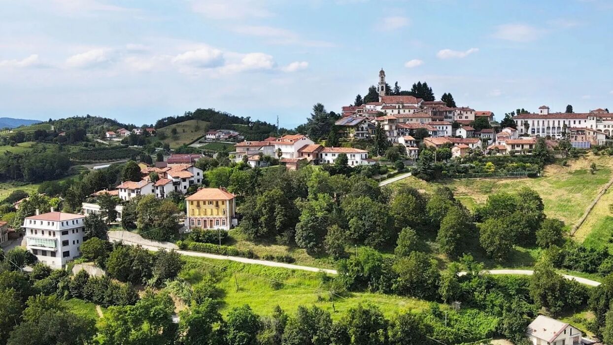 Cammini del Romanico: Prima Tappa tra sacro e natura a Castelnuovo Don Bosco desktop picture