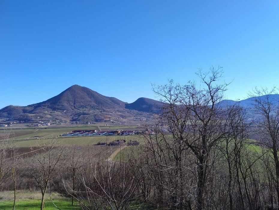 Escursione serale sul Monte Lovertino: tra antiche pievi e vecchie cave desktop picture