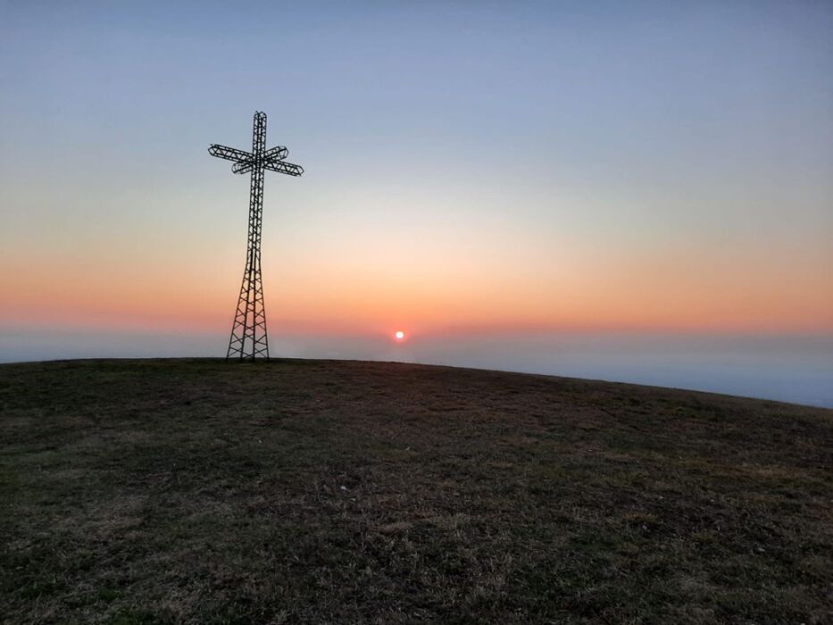 Escursione serale sul Monte Lovertino: tra antiche pievi e vecchie cave desktop picture