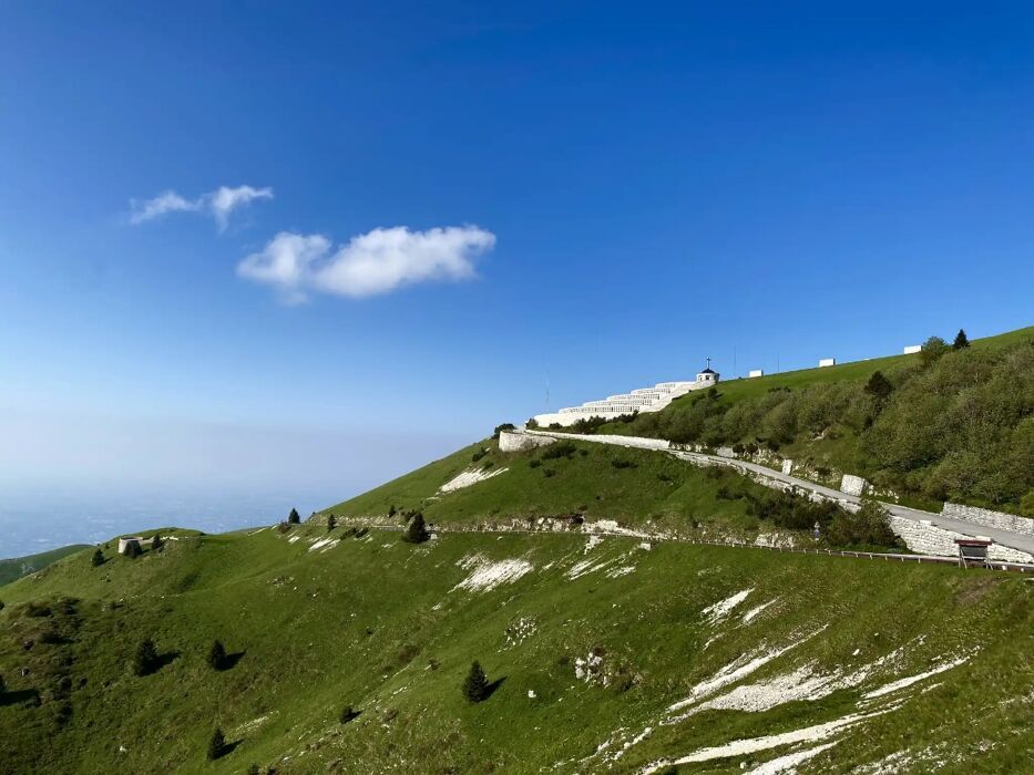 Trekking all'Alpe Madre sui Colli Alti con cena in rifugio e stelle cadenti desktop picture