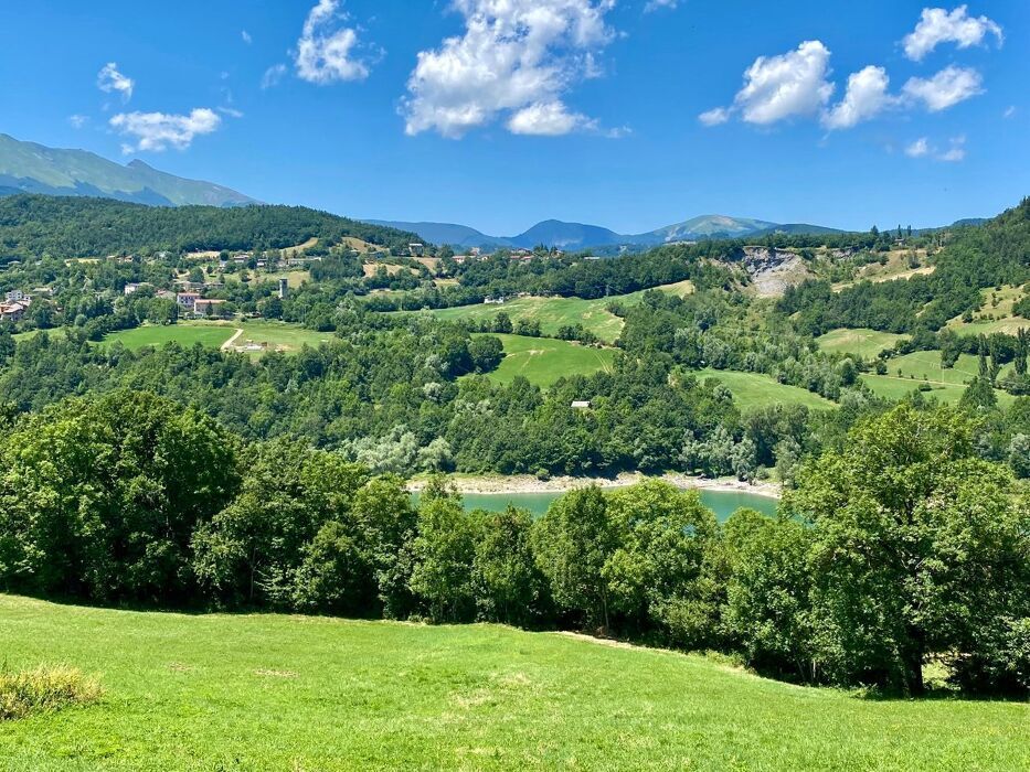 Ferragosto al Lago di Fontanaluccia, tra trekking e pic-nic desktop picture