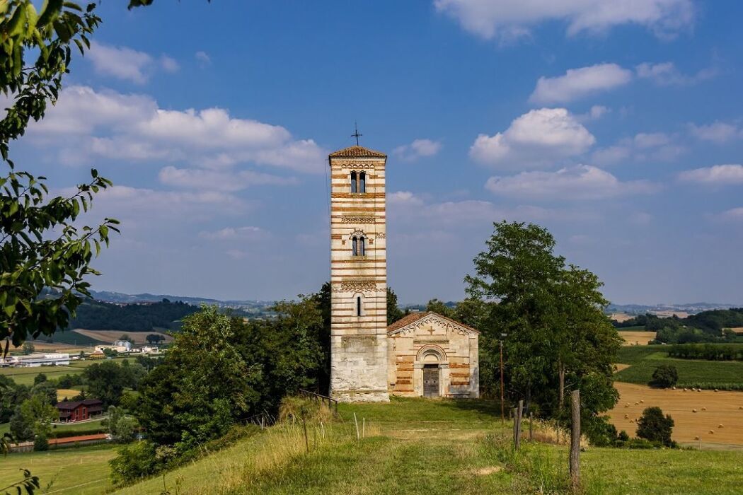 Escursione nel Monferrato Astigiano: tra boschi, noccioleti e vino desktop picture