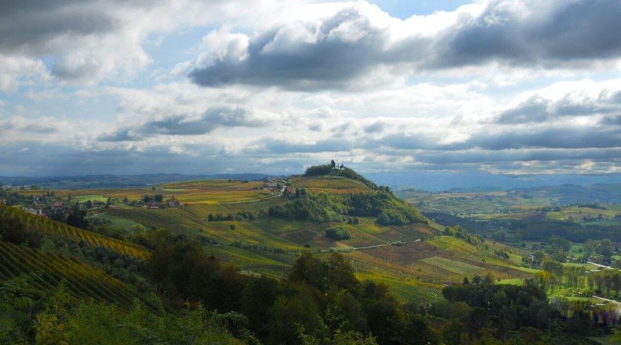 Esplora il Bric del Lù: Avventura nel Cuore del Monferrato desktop picture