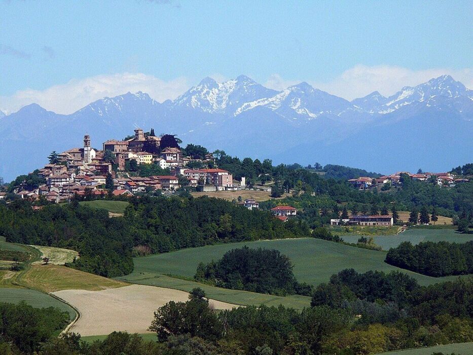 Scopri Montiglio: Escursione e Degustazione per il Bagna Cauda Day desktop picture