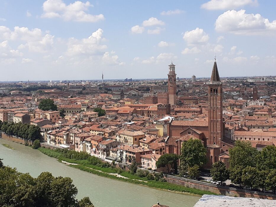 Verona Misteriosa: Tour tra Leggende e Segreti Nascosti desktop picture