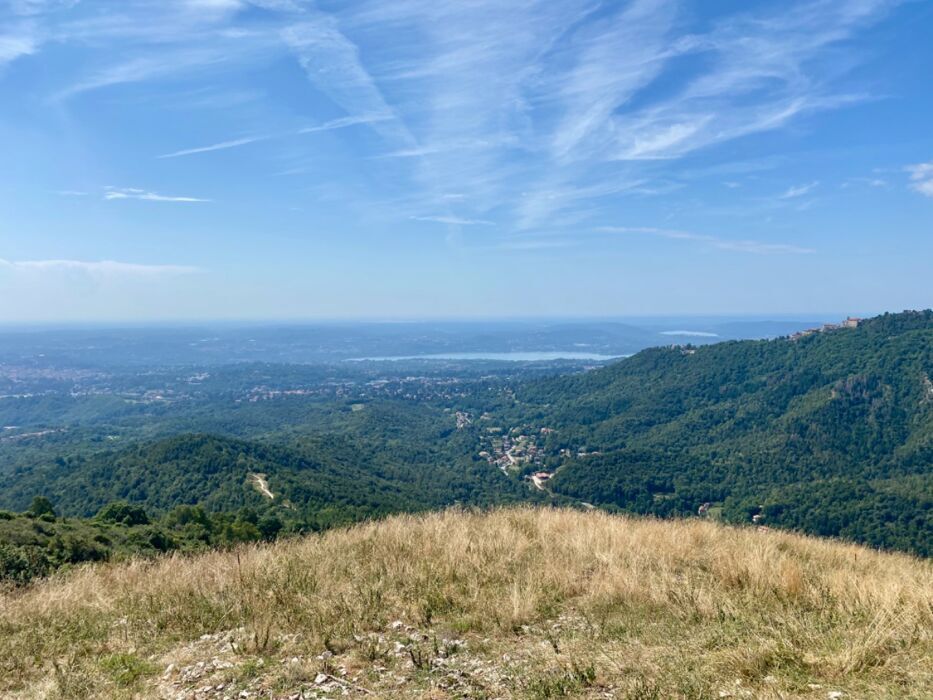 Avventura ad Anello dal Laghetto di Brinzio: Monti Chiusarella e Martica desktop picture