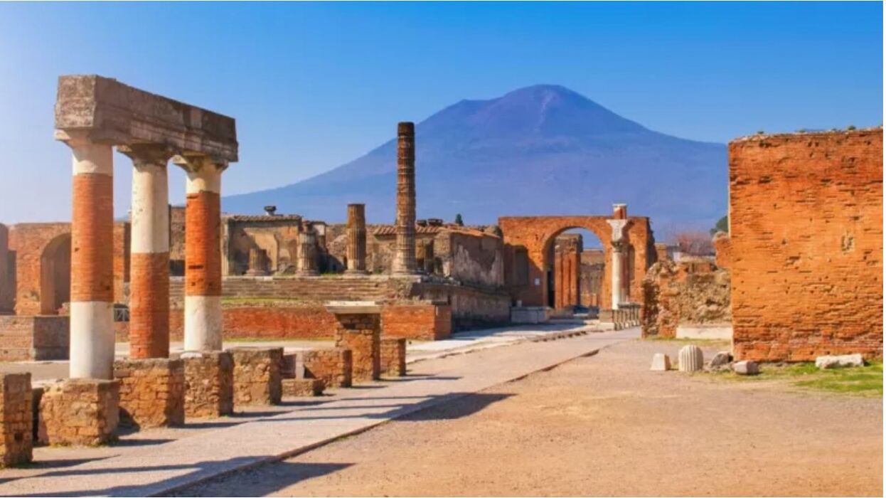 Capodanno Magico tra Napoli e Pompei: Tradizioni Millenarie e Sapori Autentici desktop picture