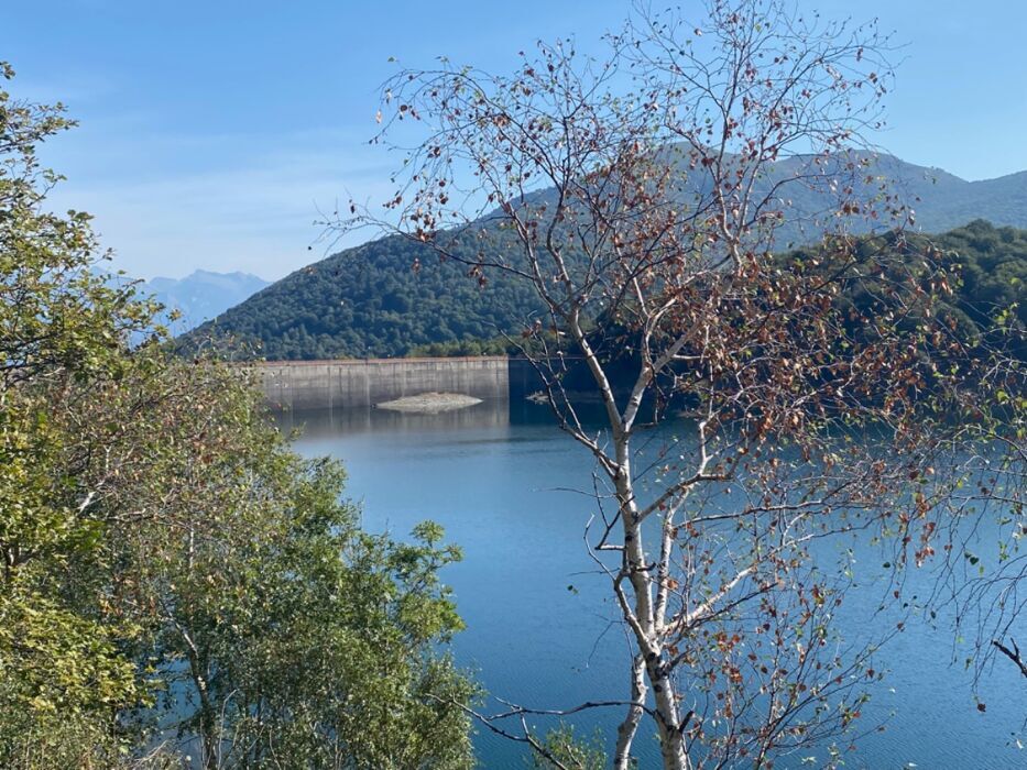 Lago Delio e Monte Borgna tra panorami e leggende desktop picture