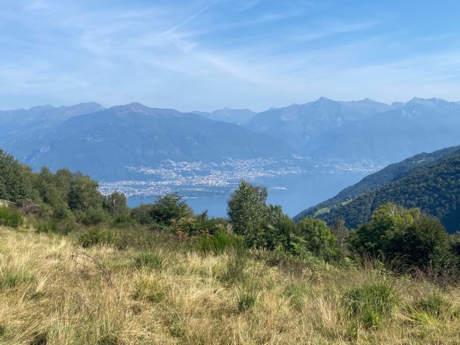 Lago Delio e Monte Borgna tra panorami e leggende desktop picture