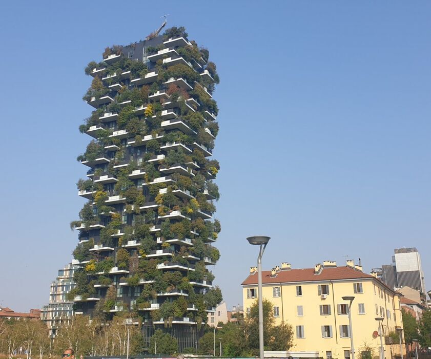 Tour a Porta Nuova: Scopri la Milano Contemporanea desktop picture