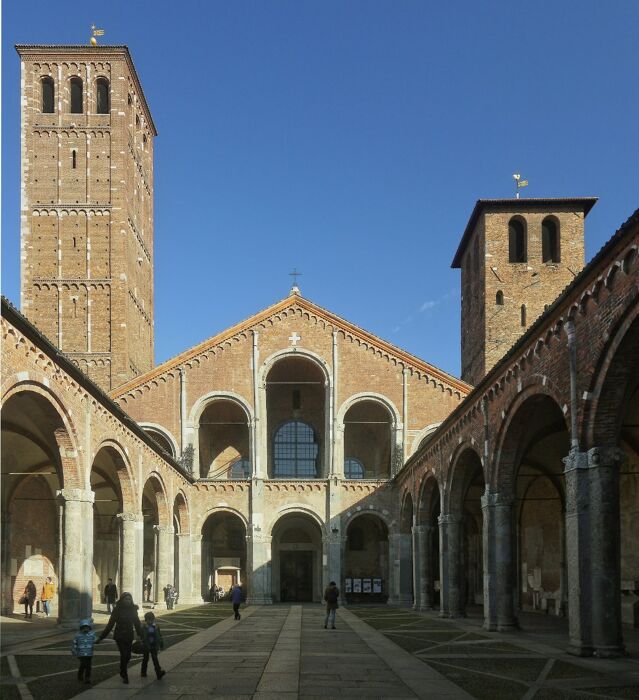 Visita alla Basilica di Sant'Ambrogio: Scopri la Storia del Patrono di Milano desktop picture