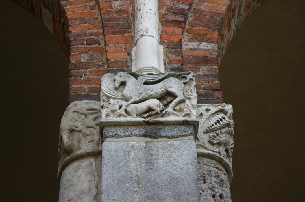 Visita alla Basilica di Sant'Ambrogio: Scopri la Storia del Patrono di Milano desktop picture