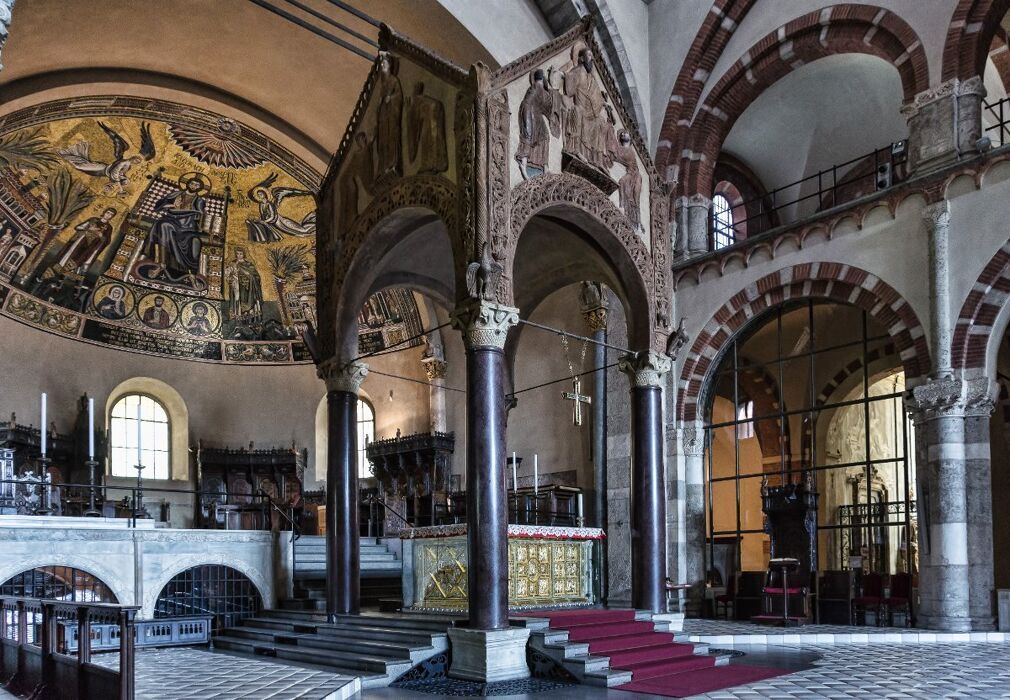 Visita alla Basilica di Sant'Ambrogio: Scopri la Storia del Patrono di Milano desktop picture