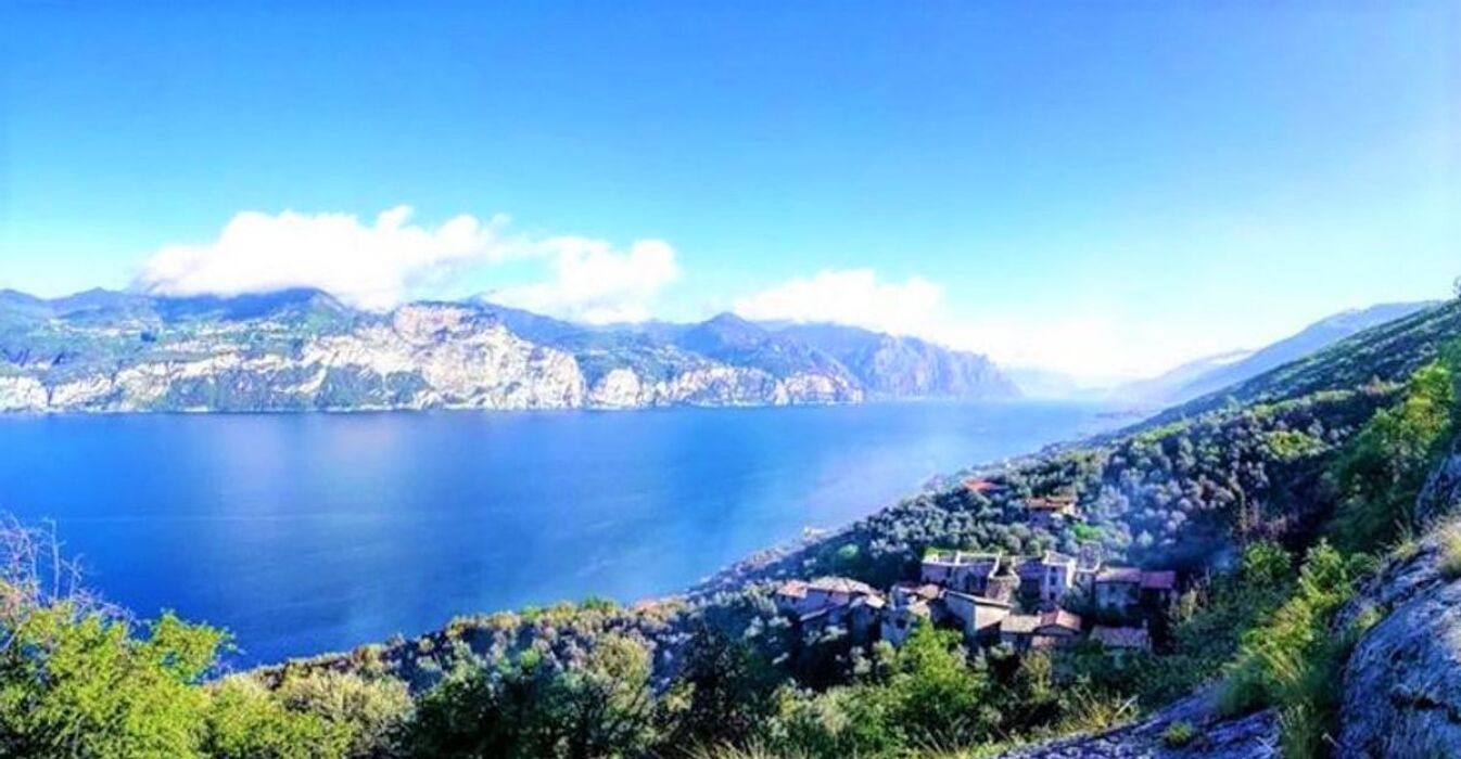 Trekking & Yoga con Vista sul Garda: alle Pendici del Baldo Trekking & Yoga con Vista sul Garda: alle Pendici del Baldo desktop picture