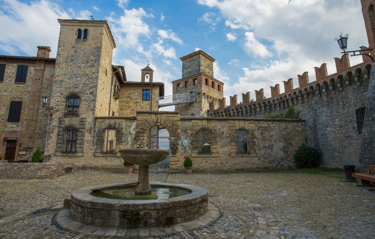 borgo medievale con castello