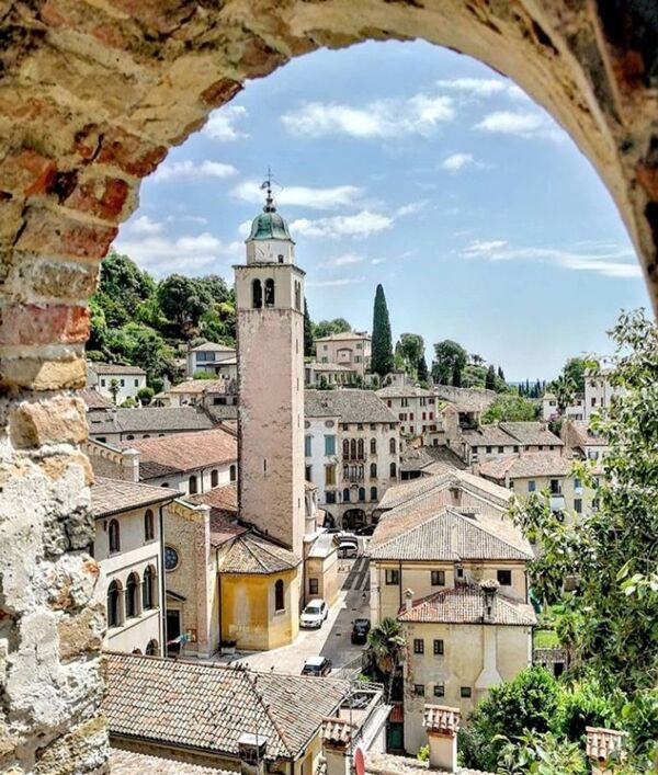 Event card Asolo, la Deliziosa Città dai Cento Orizzonti cover image