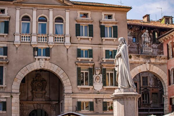 Event card Trekking Urbano a Verona sulle orme di Dante Alighieri cover image