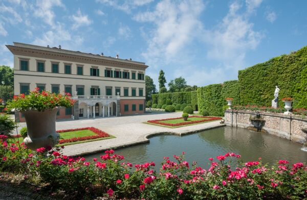 Event card Le meraviglie di Villa Reale: Visita Guidata a Giardini e Interni cover image