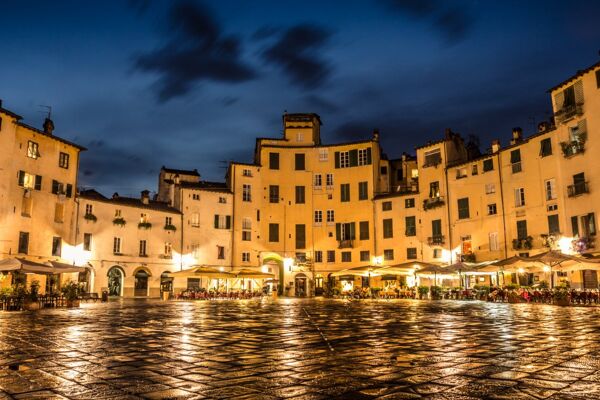 Event card Lucca sotto le stelle: aperitivo sulle mura e visita guidata serale cover image