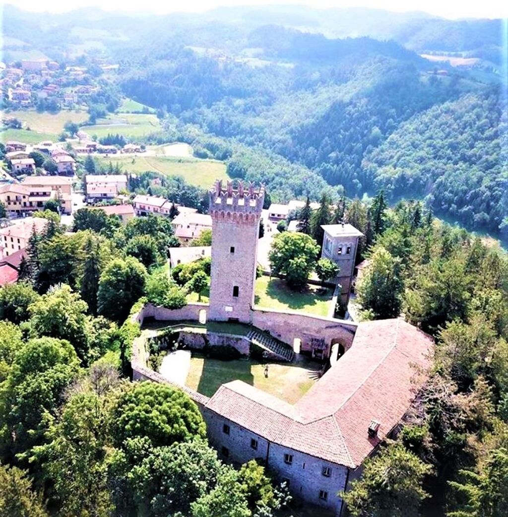 Il Castello di Montecuccoli, l’Imponente Roccaforte del Frignano Meeters