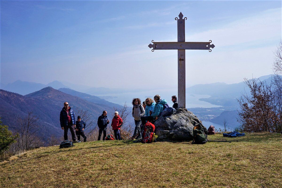 Trekking all'Alpe Vercio: un Balcone su Tre Laghi desktop picture