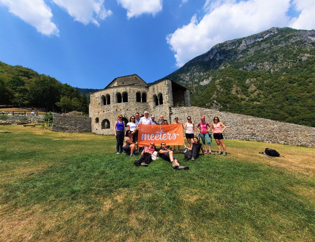 San Pietro al Monte: Escursione panoramica sui Laghi Brianzoli desktop picture