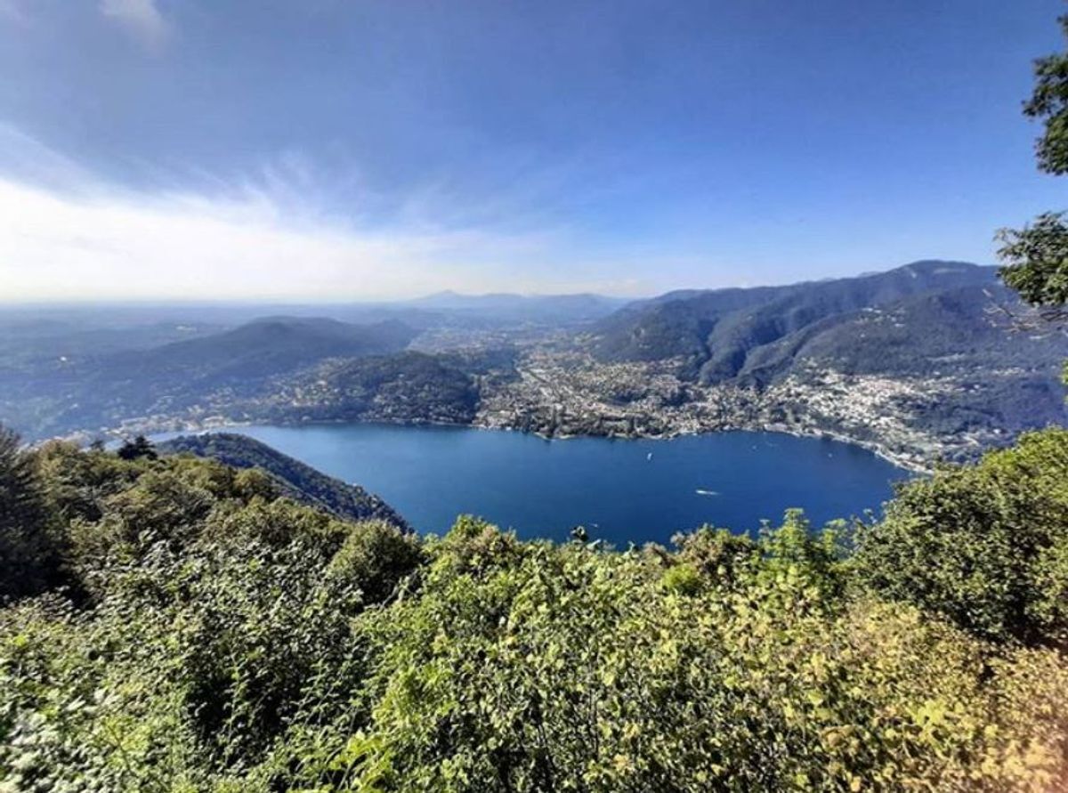 Il Faro Voltiano e Monte Boletto: Due Terrazze sul Lago di Como desktop picture