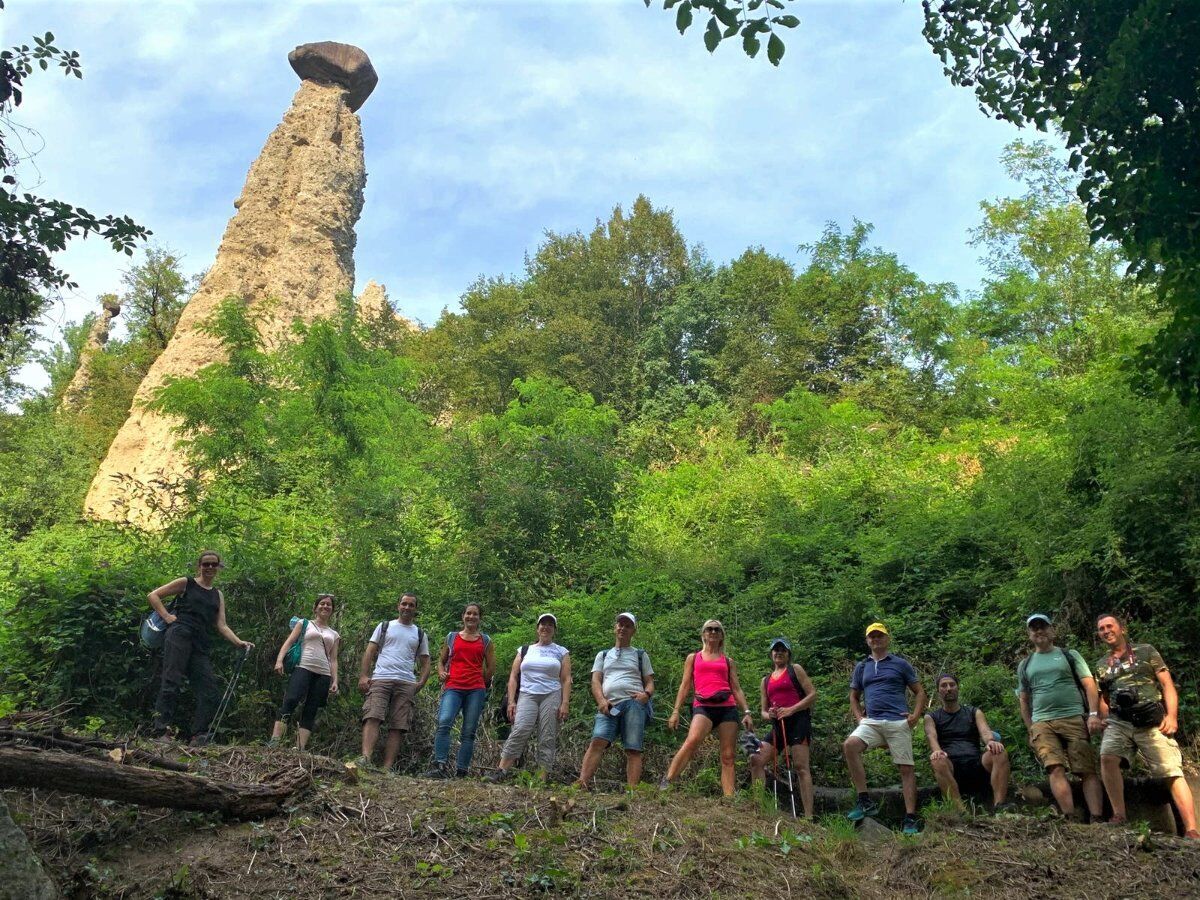 I Dolci Sentieri tra le Maestose Piramidi di Zone I Dolci Sentieri tra le Maestose Piramidi di Zone desktop picture