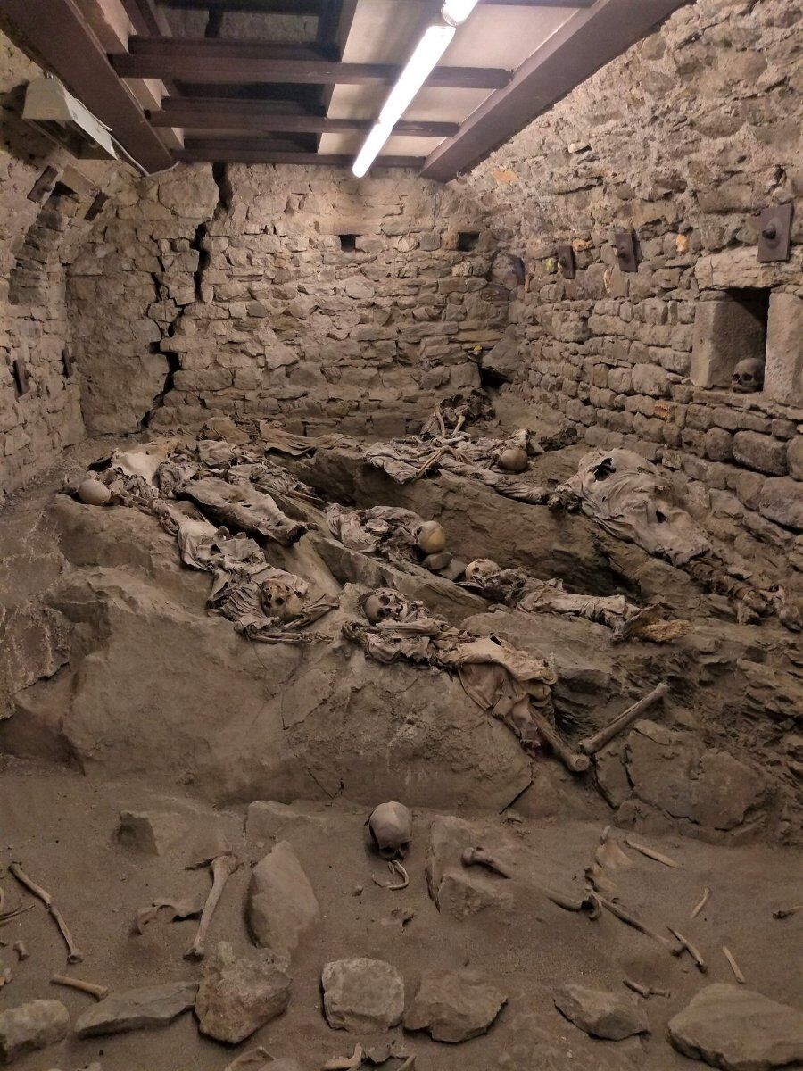 Itinerario tra Curiose Scoperte Archeologiche: Le Mummie di Roccapelago desktop picture