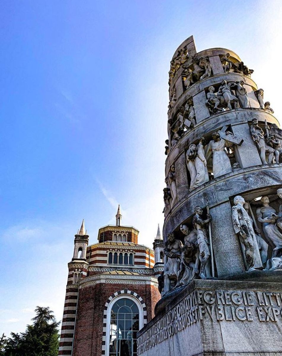 Tour Guidato al Cimitero Monumentale di Milano: Un Museo a Cielo Aperto - 2° turno desktop picture