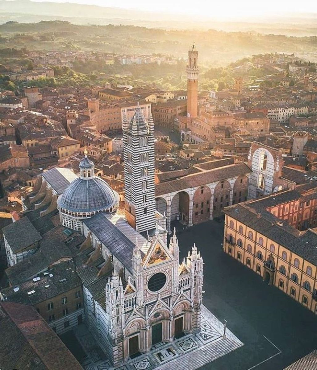 Siena, una perla medioevale Patrimonio dell'Umanità desktop picture