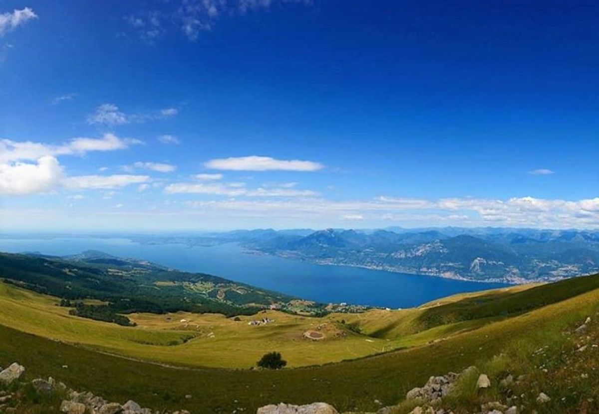 Trekking & Yoga Panoramico: Vista a 360° sul Monte Baldo Trekking & Yoga Panoramico: Vista a 360° sul Monte Baldo desktop picture