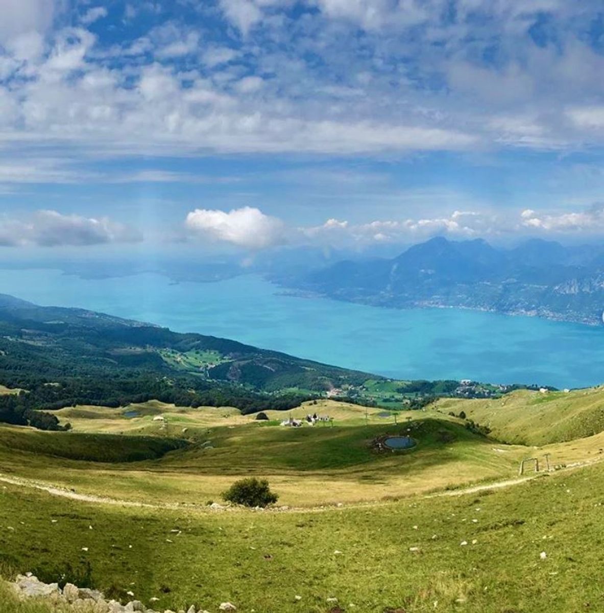 Trekking & Yoga Panoramico: Vista a 360° sul Monte Baldo Trekking & Yoga Panoramico: Vista a 360° sul Monte Baldo desktop picture